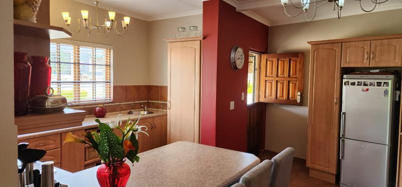 4 Bedroom Property for Sale in Albertinia Western Cape